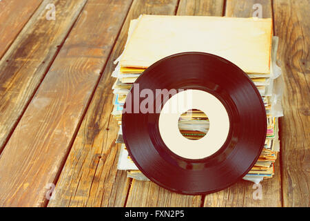 selektiven Fokus der Datensätze Stack. Jahrgang gefiltert Stockfoto