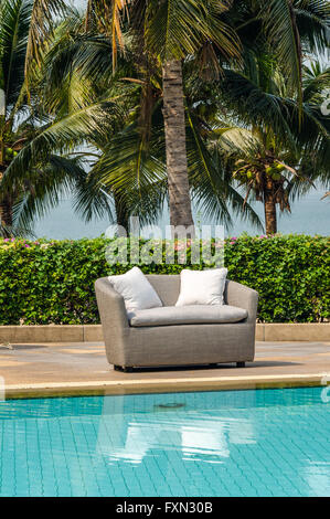 Outdoor-indoor Sofa Sessel mit Kissen und wasserdicht Kissen Stockfoto