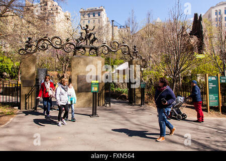 Eingang zum Tisch Kinder Zoo, Central Park, Manhattan, New York City, Vereinigte Staaten von Amerika. Stockfoto