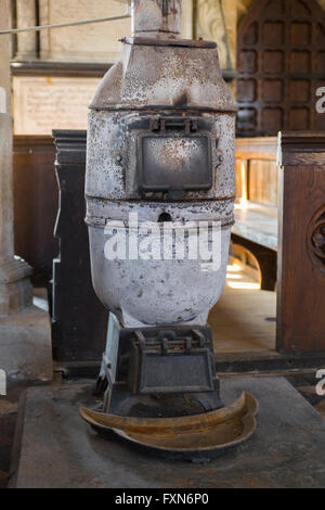 Romesse Topfbauch Ofen in der Kirche von St. Michael und alle Engel Edmondthorpe, Leicestershire, UK Stockfoto