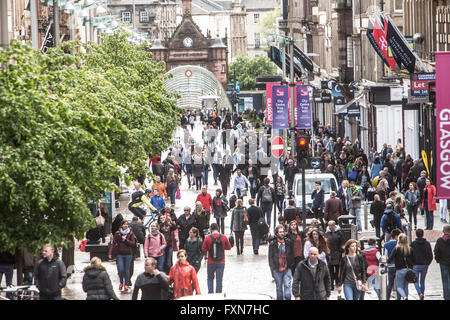 Fußgänger Verkaufsoffener beschäftigt Buchanan Street Glasgow Stockfoto