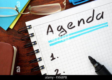 Agenda in einem Notizbuch geschrieben. Business-Konzept. Stockfoto