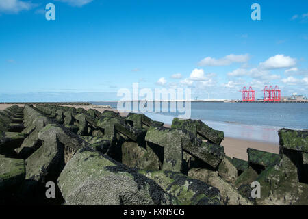 Die betonierten Strand Abwehr in New Brighton, Wallasey, Merseyside, Großbritannien Stockfoto