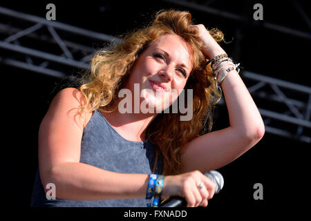 BENICASSIM, Spanien - 20 Juli: Jessica Sweetman führt auf FIB Festival am 20. Juli 2014 in Benicassim, Spanien. Stockfoto