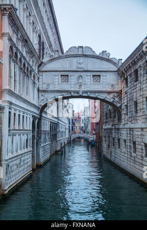 Seufzerbrücke in Venedig im sunrise