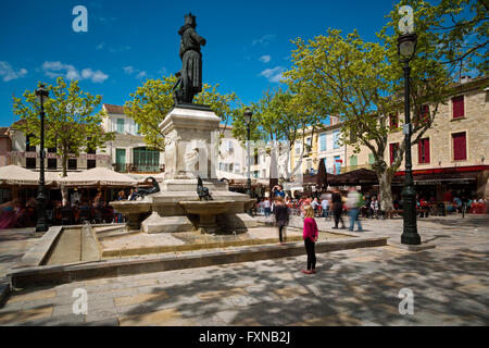 Terrasse, place Saint-Louis, Aigues Mortes, Gard, Frankreich Stockfoto