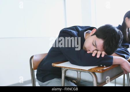 Japanische High-School-Studenten während des Unterrichts Stockfoto