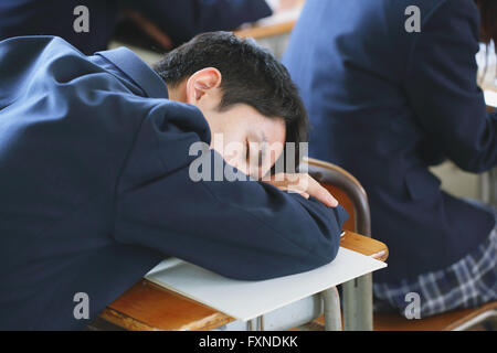 Japanische High-School-Studenten während des Unterrichts Stockfoto