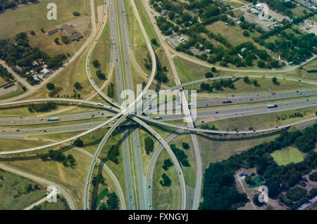 Luftaufnahme des Austauschs zwischen u.s. Highway 20 und USA 175 in der Nähe von Dallas, Texas Stockfoto