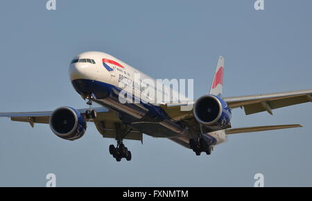 British Airways Boeing 777-36NER G-STBH Ankunft am Flughafen London Heathrow, Vereinigtes Königreich Stockfoto