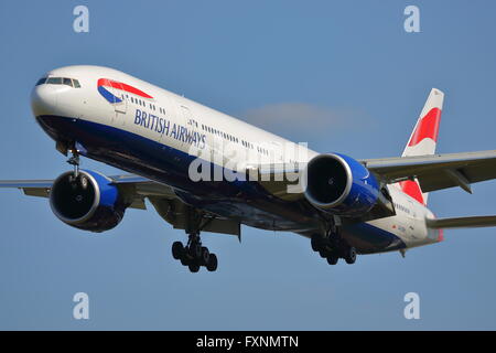 British Airways Boeing 777-36NER G-STBH Ankunft am Flughafen London Heathrow, Vereinigtes Königreich Stockfoto