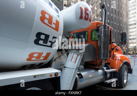 Neue LKW-montierte Betonmischer in New York City Stockfoto