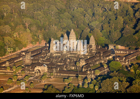 12. Jahrhundert Khmer-Tempel, Angkor Wat, Siem Reap, Kambodscha - Antenne, UNESCO-Weltkulturerbe Stockfoto