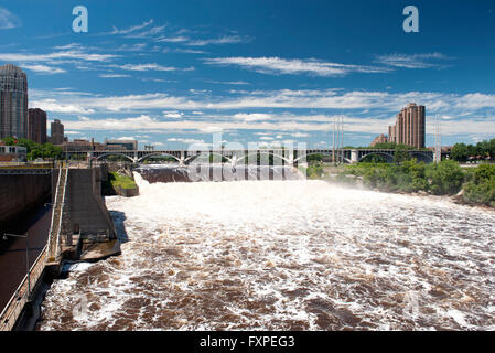 Damm auf dem Mississippi River in Minneapolis, Minnesota, USA Stockfoto