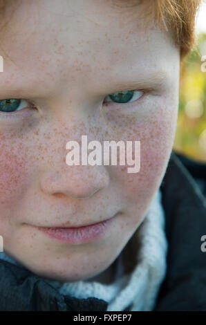 Junge mit sulky Ausdruck, Porträt Stockfoto