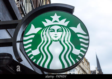Amsterdam, Niederlande - 13. April 2016: Starbucks unterzeichnen in Amsterdam. Stockfoto