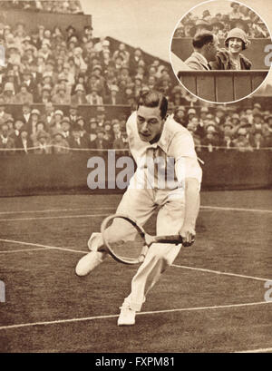Prinz Albert, der zukünftige König George VI spielen in der Herren Doppel bei den Meisterschaften in Wimbledon im Jahr 1926 Stockfoto