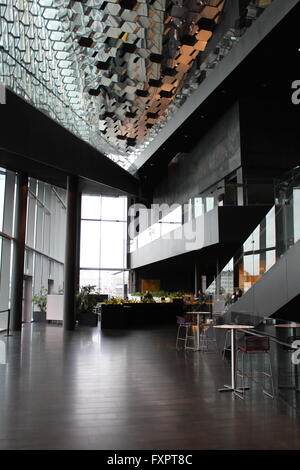 Das Innere des Konzerthaus Harpa in Reykjavik, Island. Stockfoto