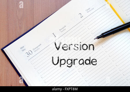 Version Upgrade Text Konzept schreiben auf notebook Stockfoto