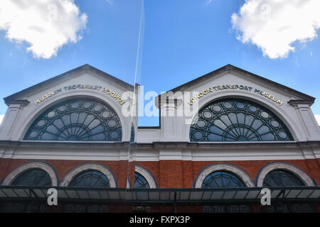 Covent Garden, London, UK. 17. April 2016. Covent Garden hat 32.000 qm der Spiegel. Reflektieren London ich Stockfoto