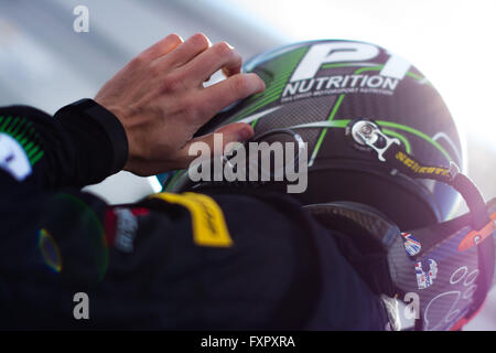 Castle Donington, Derby, UK. 17. April 2016. BTCC Rennfahrer Aron Smith und BKR während der Vorschau für den Dunlop MSA British Touring Car Championship in Donington Park Circuit (Foto: Gergo Toth / Alamy Live News) Stockfoto