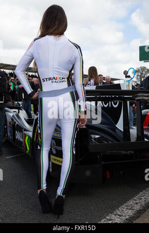 Silverstone im Vereinigten Königreich. 17. April 2016. FIA World Endurance Championship Runde 1, 6 Stunden von Silverstone. Ein Grid Girl für Strakka Racing. Bildnachweis: Aktion Plus Sport/Alamy Live-Nachrichten Stockfoto