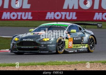 Silverstone im Vereinigten Königreich. 17. April 2016. FIA World Endurance Championship Runde 1, 6 Stunden von Silverstone. Aston Martin Racing Aston Martin Vantage GTE GTE bin getrieben von Paul Dalla Lana, Pedro Lamy und Mathias Lauda1 Credit: Action Plus Sport/Alamy Live News Stockfoto