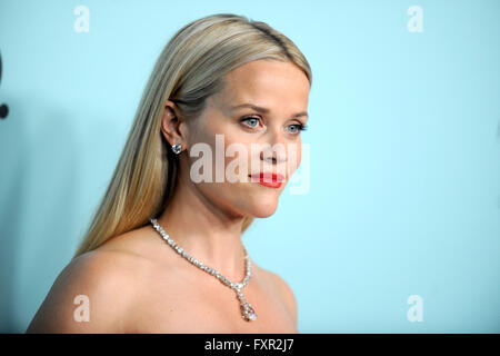 New York City. 15. April 2016. Reese Witherspoon besucht Tiffany & Co. feiert das 2016 Blue Book in The Cunard Building am 15. April 2016 in New York City. © Dpa/Alamy Live-Nachrichten Stockfoto