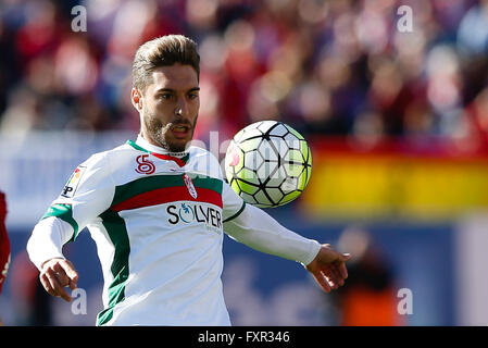 Madrid, Spanien. 17. April 2016. Ruben Rochina (23) Granada vgl. La Liga zwischen Atletico de Madrid und Granada CF im Vicente Calderon Stadion in Madrid, Spanien, 17. April 2016. Bildnachweis: Aktion Plus Sport/Alamy Live-Nachrichten Stockfoto