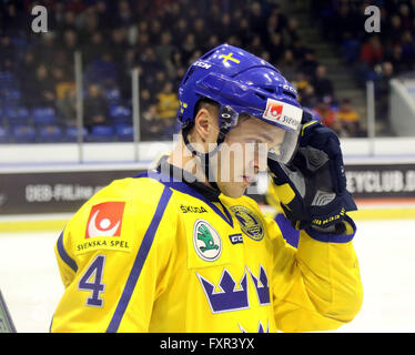 Landshut, Bayern, Deutschland. 17. April 2016. Marcus HOEGSTROEM (Schweden). Euro Hockey Challenge, Eishockey, Deutschland gegen Schweden, Landshut, 17. April 2016, Platz als Vorbereitung für die Weltmeisterschaft in Russland nehmen zwei Matches in Rosenheim und Landshut. © Wolfgang Fehrmann/ZUMA Draht/Alamy Live-Nachrichten Stockfoto