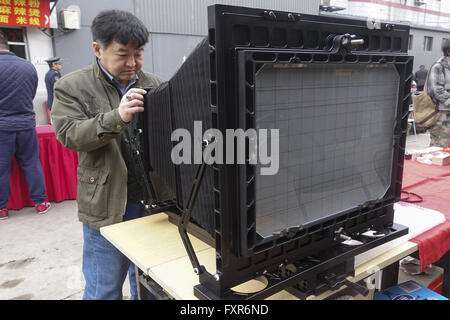 Peking, Peking, CHN, China. 16. April 2016. Peking, CHINA - 16. April 2016: (Nur zur redaktionellen Verwendung. CHINA aus) das 36. Austausch-treffen für gebrauchte Kameras fand im Wukesong-Kamera-Markt am 16. April 2016. © SIPA Asien/ZUMA Draht/Alamy Live-Nachrichten Stockfoto