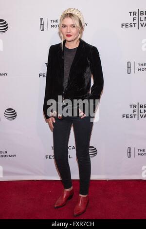 New York, NY, USA. 17. April 2016. Sophie Kennedy Clark im Ankunftsbereich für THE PHENOM Premiere 2016 Tribeca Film Festival, The School of Visual Arts (SVA) Theatre, New York, NY 17. April 2016. Bildnachweis: Steven Ferdman/Everett Collection/Alamy Live-Nachrichten Stockfoto