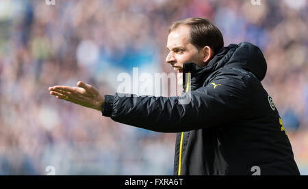 Dortmunds Trainer Thomas Tuchel während der Fußball-Bundesliga reagiert Spiel Borussia Dortmund gegen Hamburger SV in Dortmund, Deutschland, 17. April 2016. Foto: Guido Kirchner/dpa Stockfoto