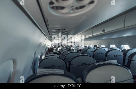 Inneren Flugzeug mit Passagieren Stockfoto