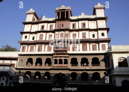 Frontalansicht des Holkar Museum und Galerie, Rajawada, Indore, Madhya Pradesh, Indien, Asien Stockfoto