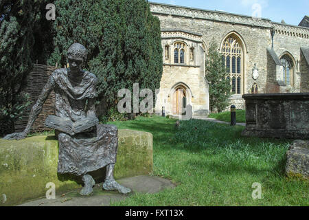 Statue von St. Edmund in dem Friedhof neben der ehemaligen Kirche St. Peter, jetzt die Universitätsbibliothek an St Edmund Hall in Oxford. Stockfoto