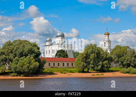 Weliki Nowgorod. Russland. Die St. George's (Jurjew) orthodoxe Männerkloster auf dem Ufer der Wolchow. Stockfoto