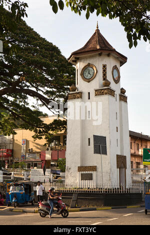 Sri Lanka, Kandy, Zacky Ismael Memorial Uhrturm, außerhalb der Bus Stand Stockfoto