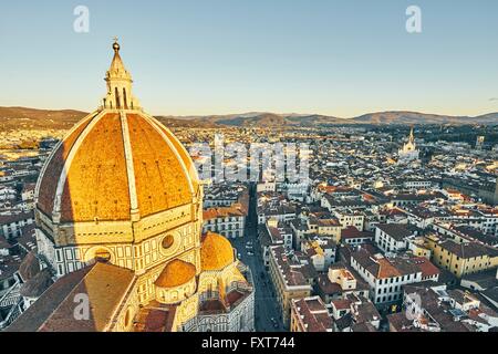 Hohen Winkel Stadtlandschaft und die Kuppel der Kathedrale von Florenz, Florenz, Italien Stockfoto
