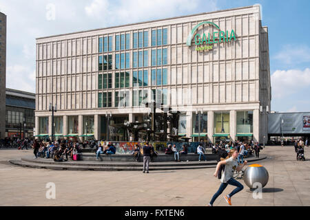 Außenansicht der Galleria Kaufhof-Filiale am Alexanderplatz, Mitte Berlin Deutschland Stockfoto