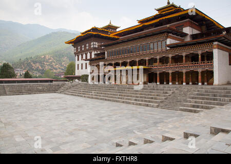 Tashichhoedzong བཀྲ་ཤིས་ཆོས་རྫོང ist ein buddhistisches Kloster und Festung am nördlichen Rand der Stadt von Thimpu, Bhutan Stockfoto