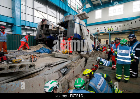 Üben Sie Unified Response (EUR) Übung in Dartford. März 2016. Stockfoto