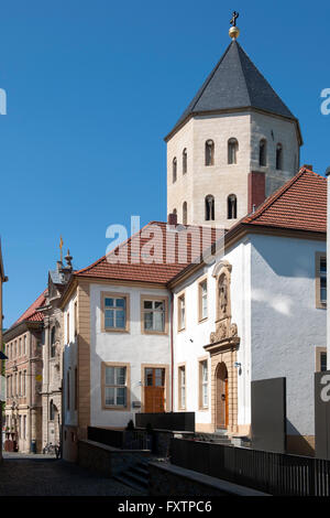 Deutschland, Nordrhein-Westfalen, Paderborn, Blick Durch Die Gasse Grube Zum Markt, Rechts Das Dependance Gaukirchenkloster Und d Stockfoto