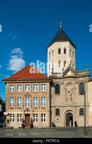 Deutschland, Nordrhein-Westfalen, Paderborn, Gaukirche St. Ulrich, Barockfassade von Franz Christoph Nagel, Blick Vom Marktplatz Stockfoto