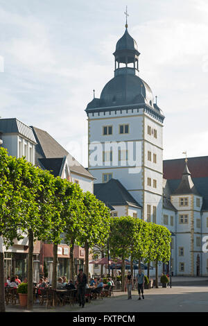 Deutschland, Nordrhein-Westfalen, Paderborn, Blick Durch sterben Kamp Zum Gymnasium Theodorianum /Turm Stockfoto