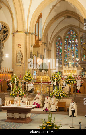 Deutschland, Nordrhein-Westfalen, Paderborn, Pontifikalvesper Mit der Erhebung der Reliquien des Heiligen Liborius Im Hohen Dom Stockfoto