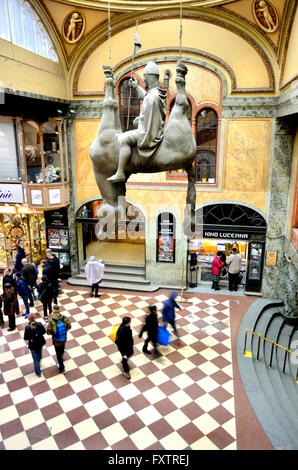 Prag, Tschechische Republik. Lucerna-Passage. Jugendstil-Arkade mit Geschäften, Kinos und Cafés von Vaclav Havel Snr gebaut Stockfoto