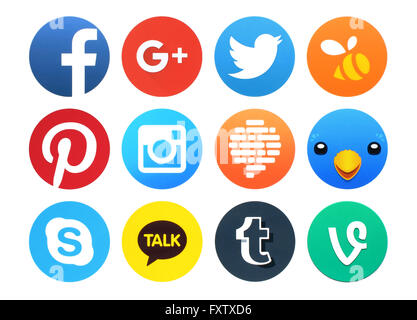 Kiew, Ukraine - 23. Februar 2016: Sammlung von beliebten rund um social-Networking-Symbole auf Papier gedruckt: Facebook, Google plus Stockfoto