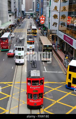 Straßenbahnen & Busse auf DES VOEUX ROAD CENTRAL HONG KONG 2. Mai 2015 Stockfoto