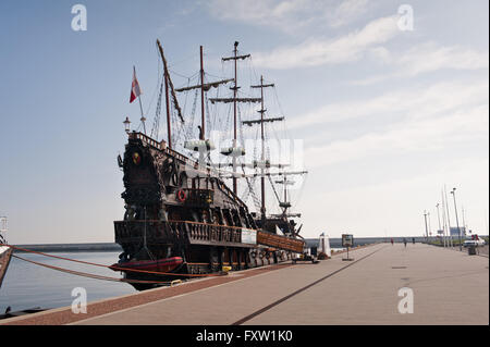 Dragon-Passagierschiff in Gdynia, Polen, Europa, Ostsee, Kreuzfahrtschiff sieht eine Galeone XVII Jahrhundert, Besichtigung Stockfoto